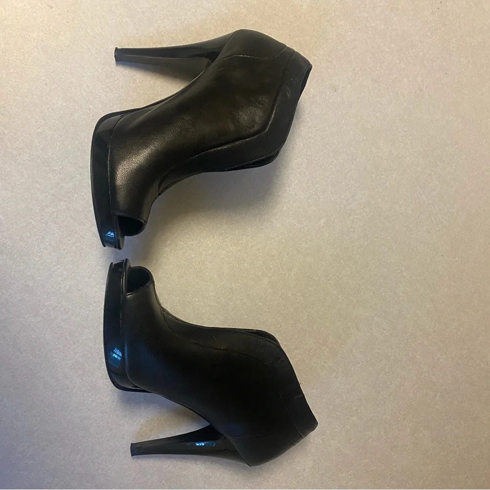 NINE WEST Pendanto Black Leather Bootie Sz 6 (4 1/4” patent heel, 1/2”platform) - Picture 3 of 5